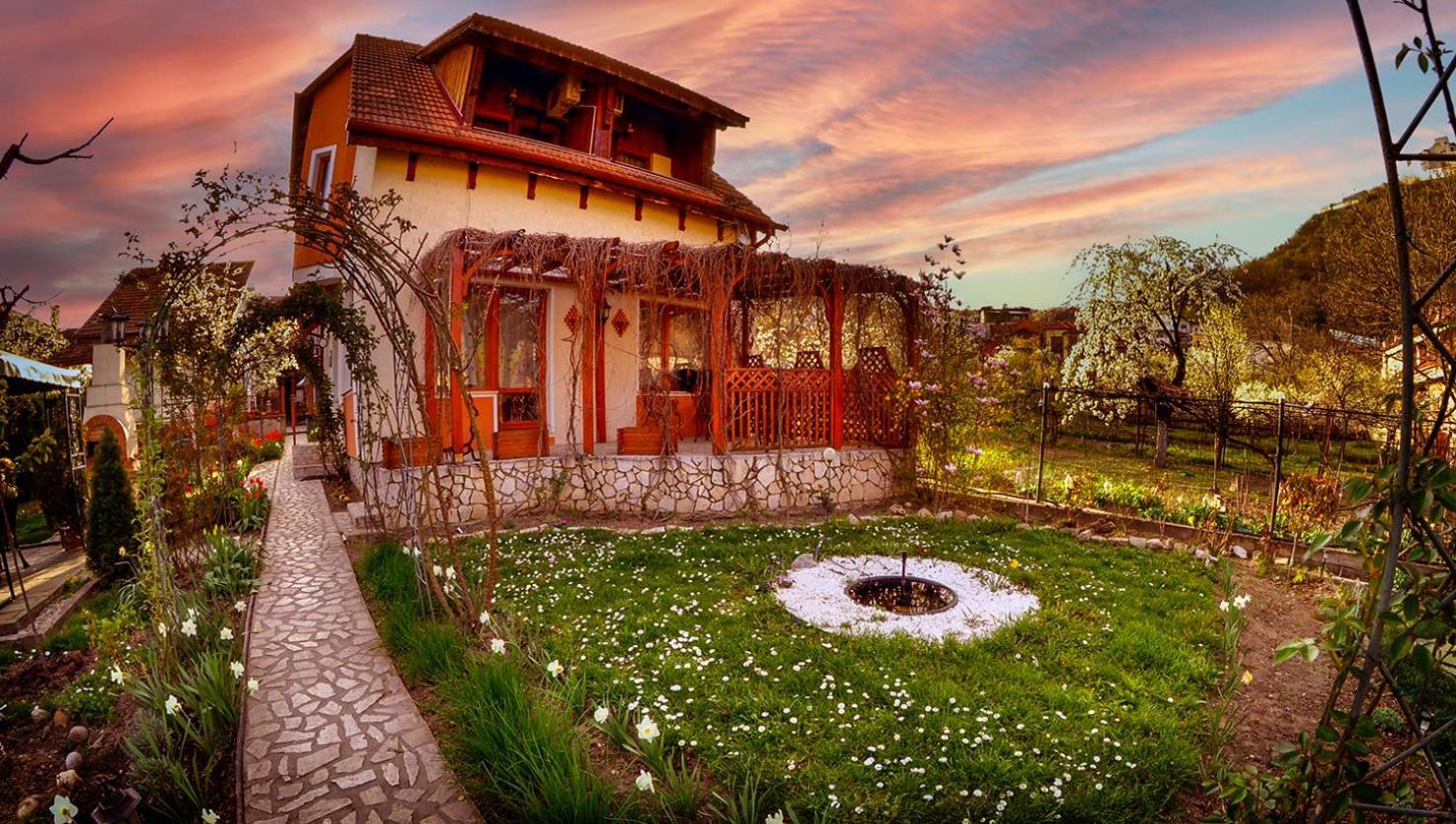 Pensiunea Sub Cetate Deva Exterior foto